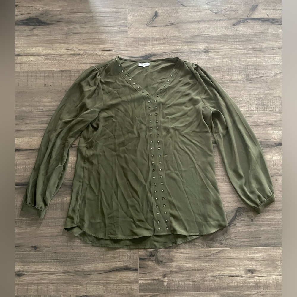 Maurices Olive Green Blouse Women’s Large Studded V-Neck Flowy Long Sleeve Top